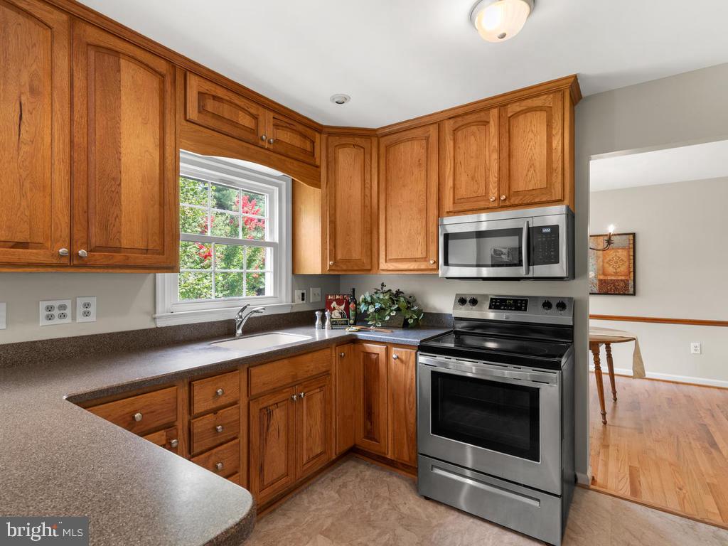 2000 Cradock Street Silver Spring, MD 20905 - Photo 9 of 44