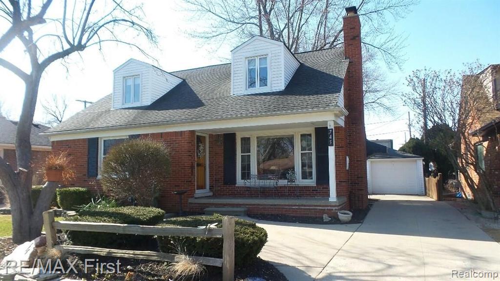 745 Vernier Road Grosse Pointe Woods, MI 48236 - Photo 1 of 19