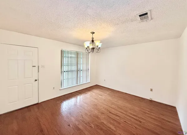 $1,400 | 8846 Metairie Drive, Baton Rouge, LA 70810