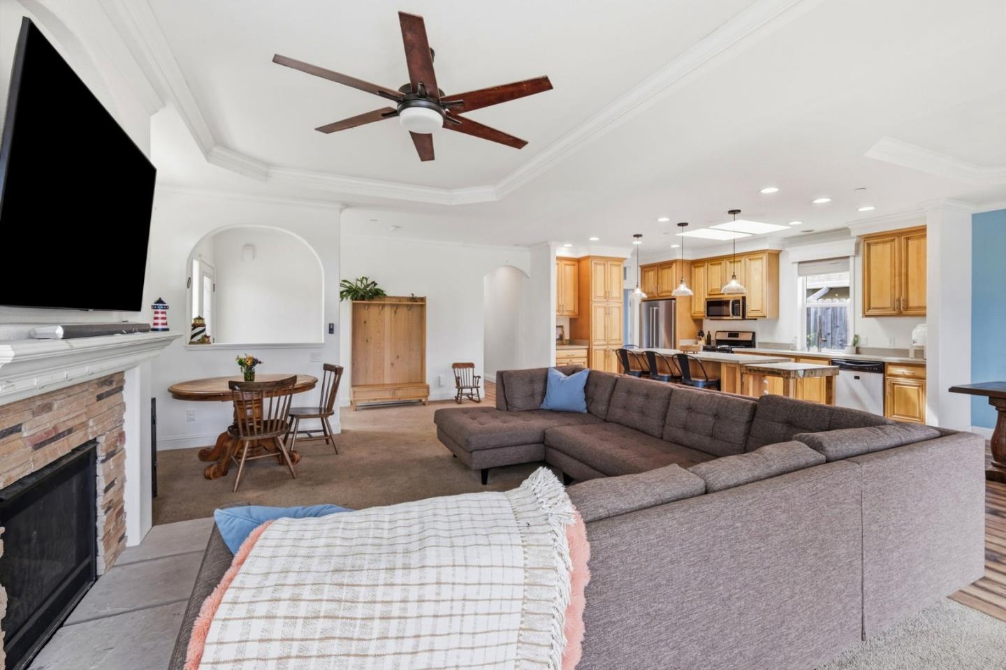 68 Mountain View Road Watsonville, CA 95076 - Photo 8 of 43 Gallery Image 8