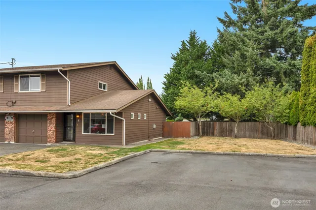 $399,950 | 1721 Madison Street, Unit E, Everett, WA 98203