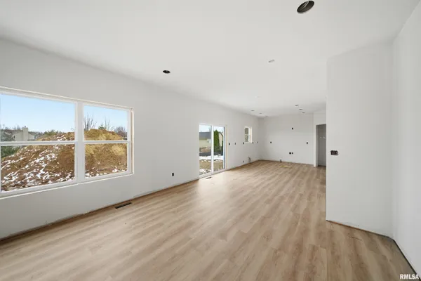 $514,900 | 256 Karagen Circle, Germantown Hills, IL 61548