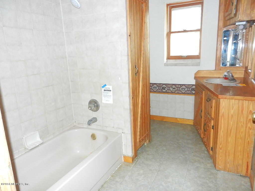 16578 Yellow Bluff Road Jacksonville, FL 32226 - Photo 8 of 21 Bathroom