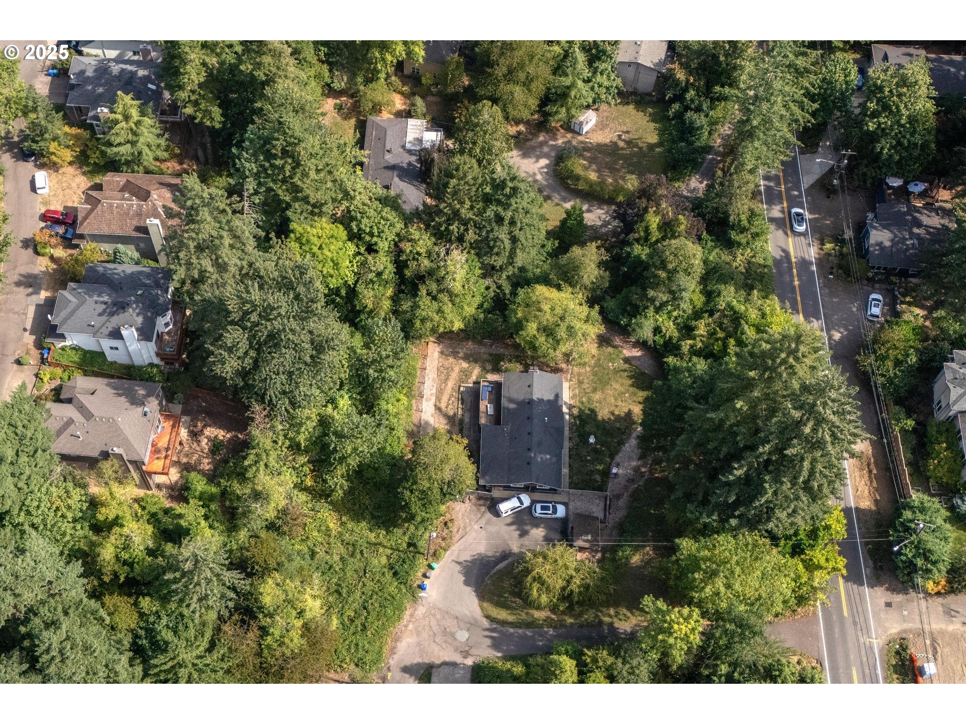 Southwest 43rd Avenue Portland, OR 97219 - Photo 4 of 24 a view of a garden with plants