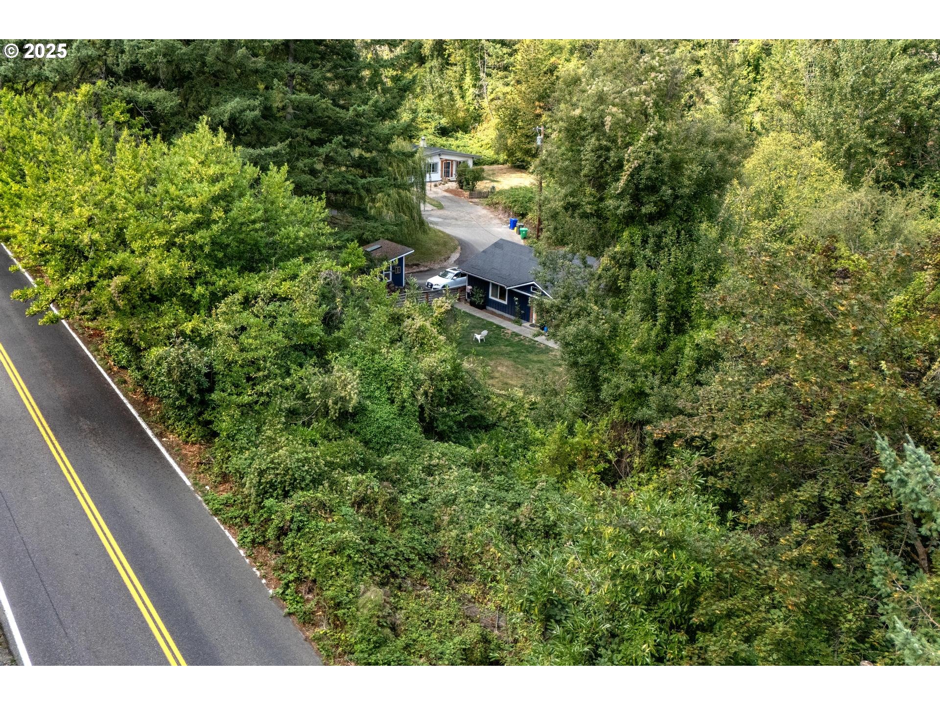 Southwest 43rd Avenue Portland, OR 97219 - Photo 8 of 24 a view of a garden from a balcony