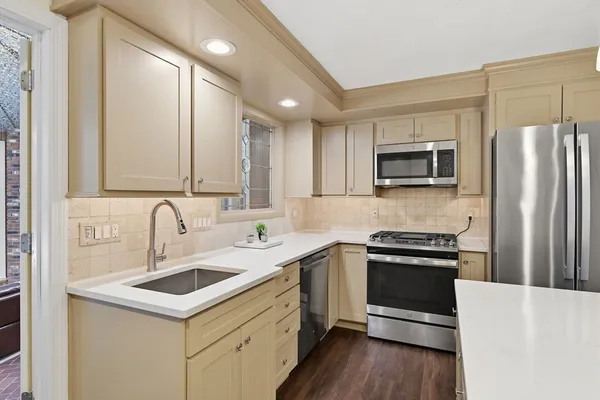 $739,900 | 330 Merriweather Drive, Longmeadow, MA 01106