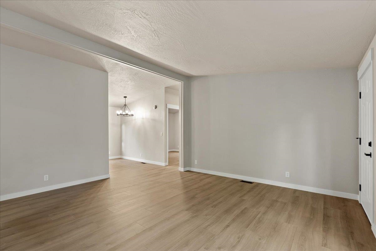 5872 East Allen Road Elk, WA 99009 - Photo 7 of 33