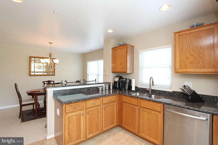 404 Ridgepoint Place, Unit 32 Gaithersburg, MD 20878 - Photo 16 of 30 Kitchen