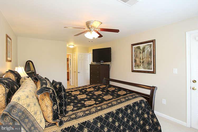 404 Ridgepoint Place, Unit 32 Gaithersburg, MD 20878 - Photo 22 of 30 Bedroom (Master)