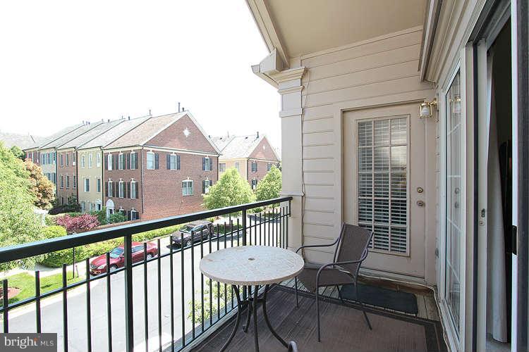 404 Ridgepoint Place, Unit 32 Gaithersburg, MD 20878 - Photo 4 of 30 Interior (General)