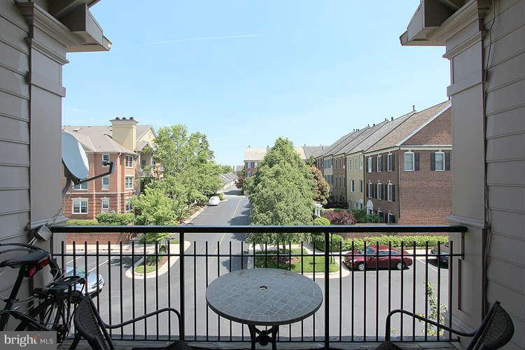404 Ridgepoint Place, Unit 32 Gaithersburg, MD 20878 - Photo 8 of 30 Exterior (General)