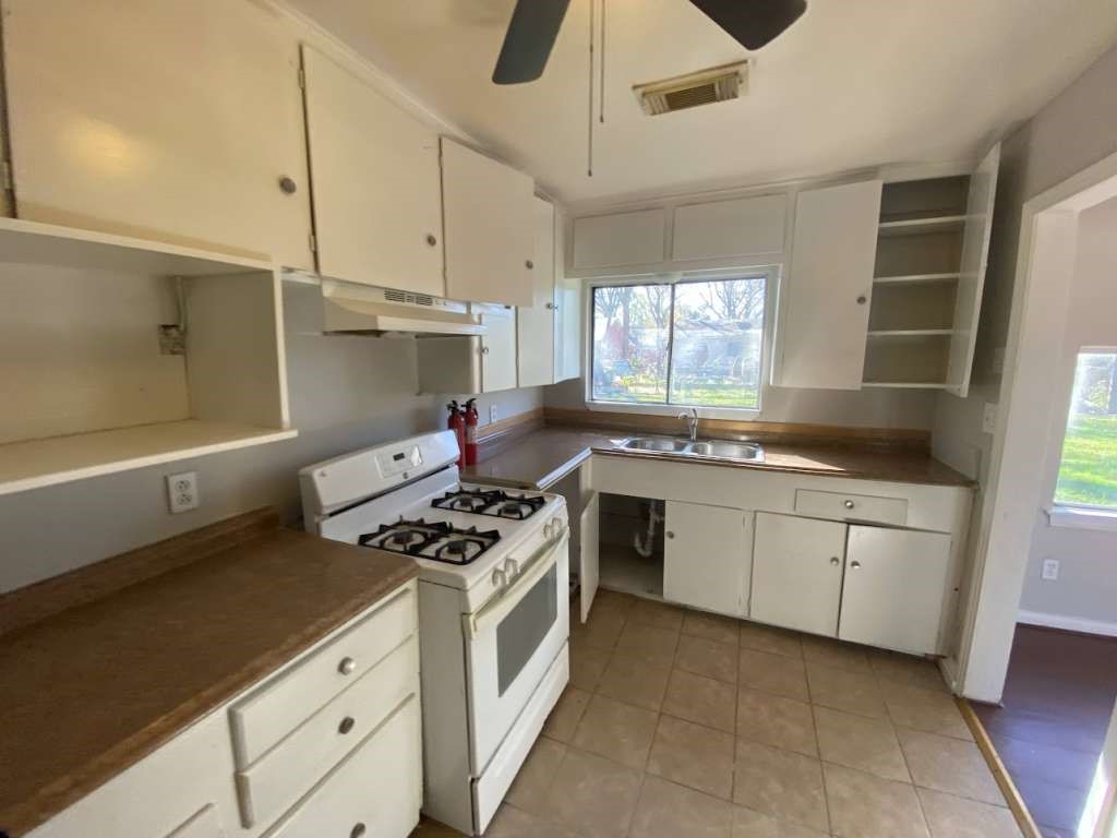 5810 Belmark Street Houston, TX 77033 - Photo 4 of 9