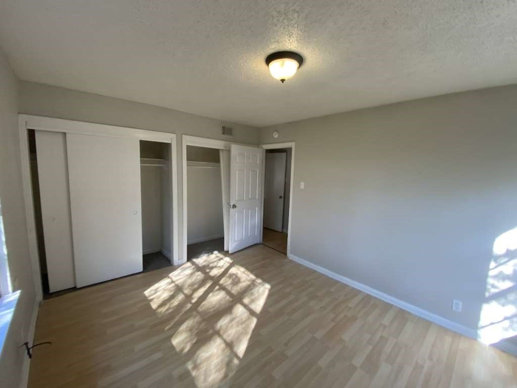 5810 Belmark Street Houston, TX 77033 - Photo 6 of 9