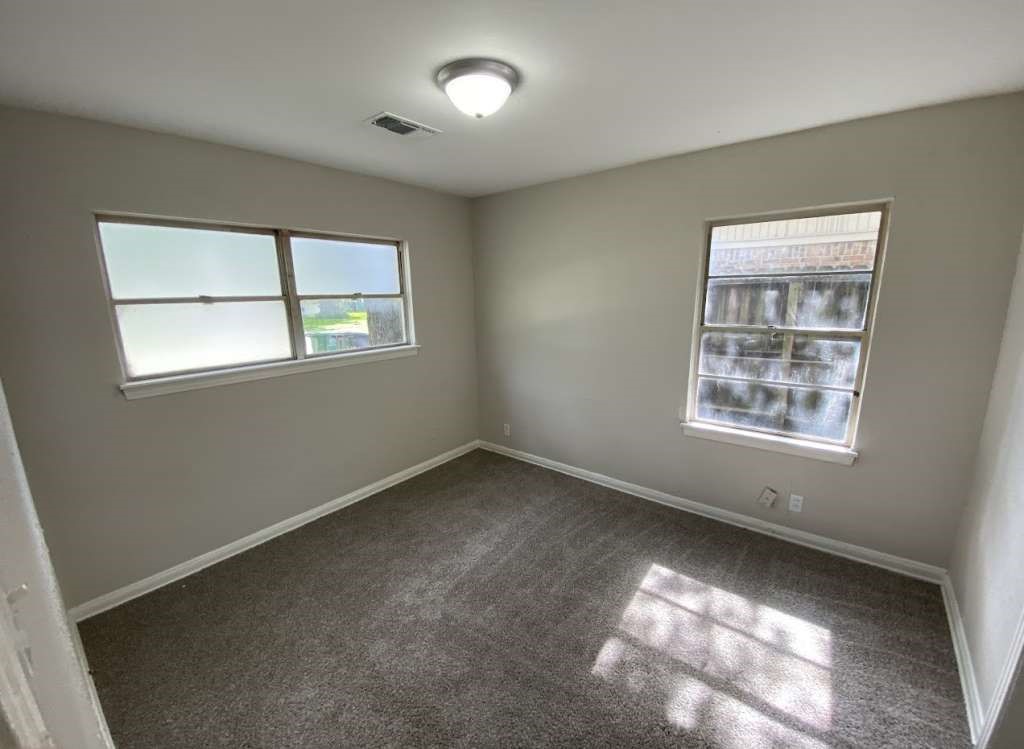 5810 Belmark Street Houston, TX 77033 - Photo 7 of 9