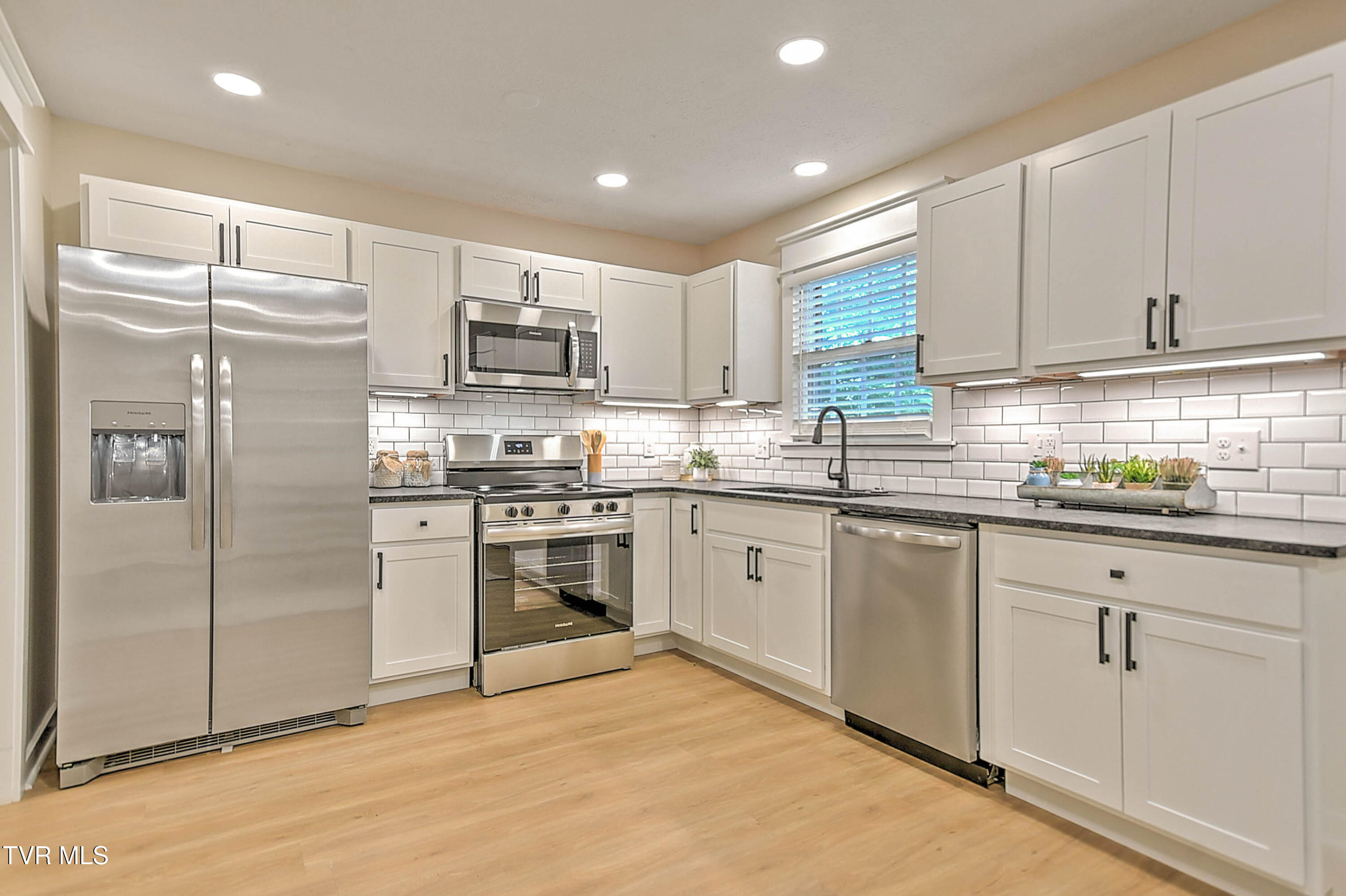 721 Foothills Road Kingsport, TN 37663 - Photo 13 of 44 721 Foothills CP-14