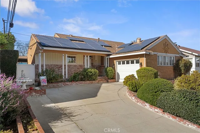 $949,000 | 2213 Knoxville Avenue, Long Beach, CA 90815