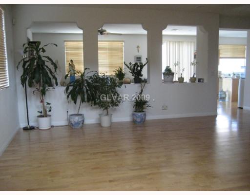 9679 Ridgebluff Avenue Las Vegas, NV 89148 - Photo 2 of 17 Living Room.
