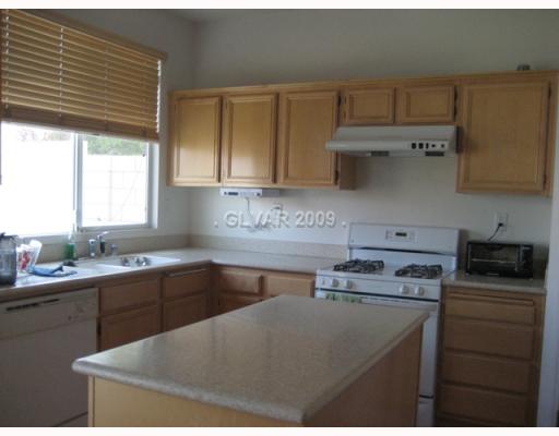 9679 Ridgebluff Avenue Las Vegas, NV 89148 - Photo 6 of 17 Kitchen.