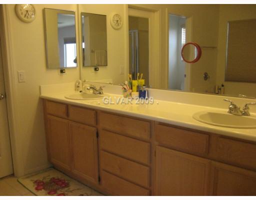 9679 Ridgebluff Avenue Las Vegas, NV 89148 - Photo 10 of 17 Master Bath/Spa.