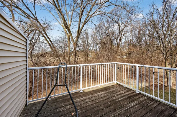$200,000 | 927 Pondview Court, Vadnais Heights, MN 55127