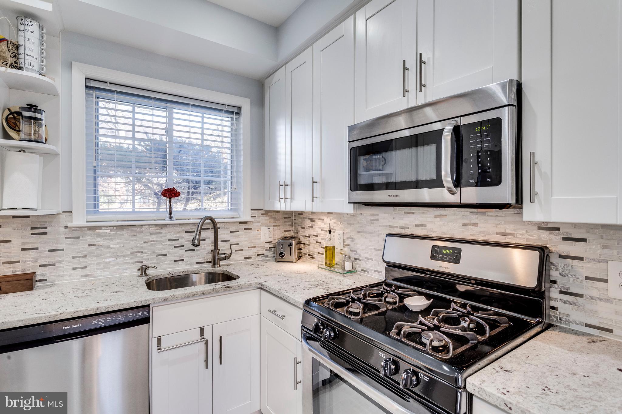 3234 Gunston Road Alexandria, VA 22302 - Photo 11 of 17 Kitchen