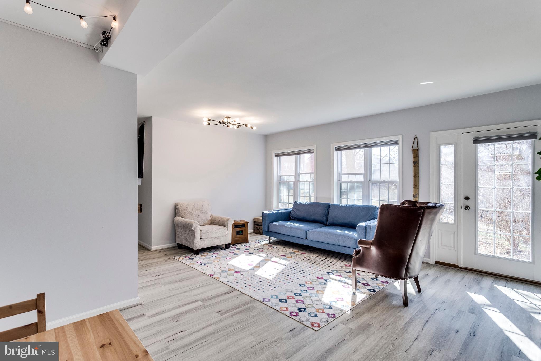 3234 Gunston Road Alexandria, VA 22302 - Photo 6 of 17 Family Room