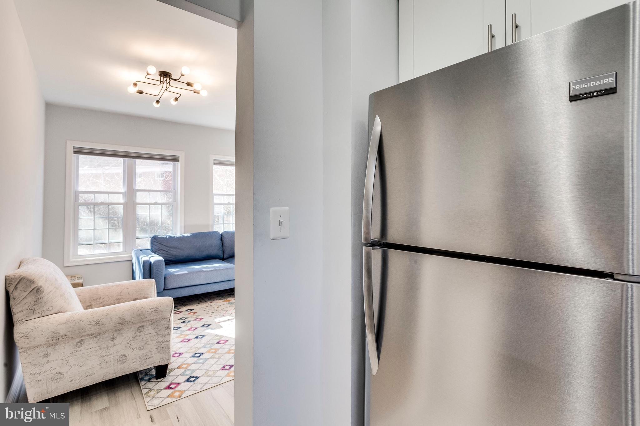 3234 Gunston Road Alexandria, VA 22302 - Photo 8 of 17 Kitchen