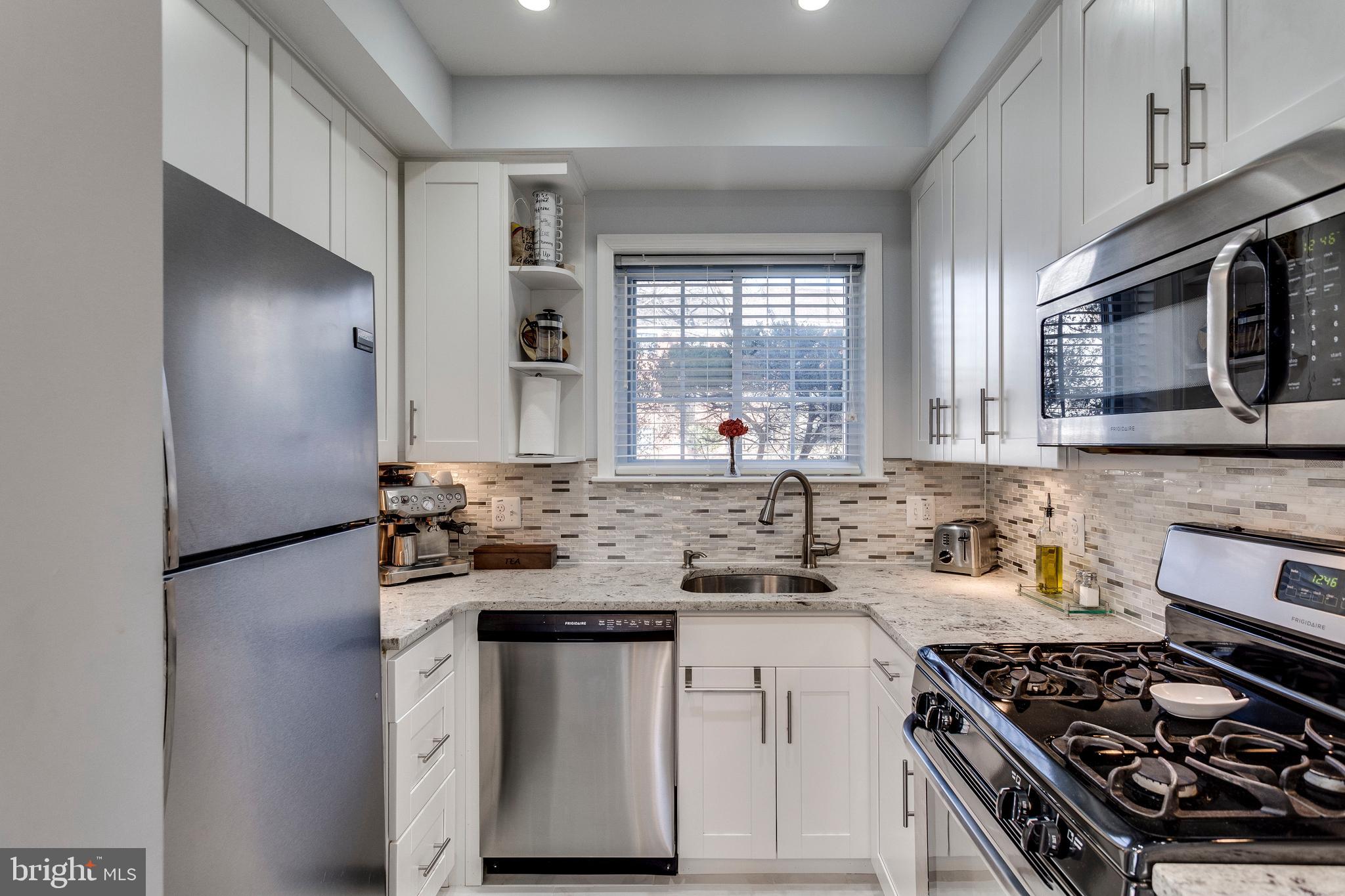 3234 Gunston Road Alexandria, VA 22302 - Photo 9 of 17 Kitchen