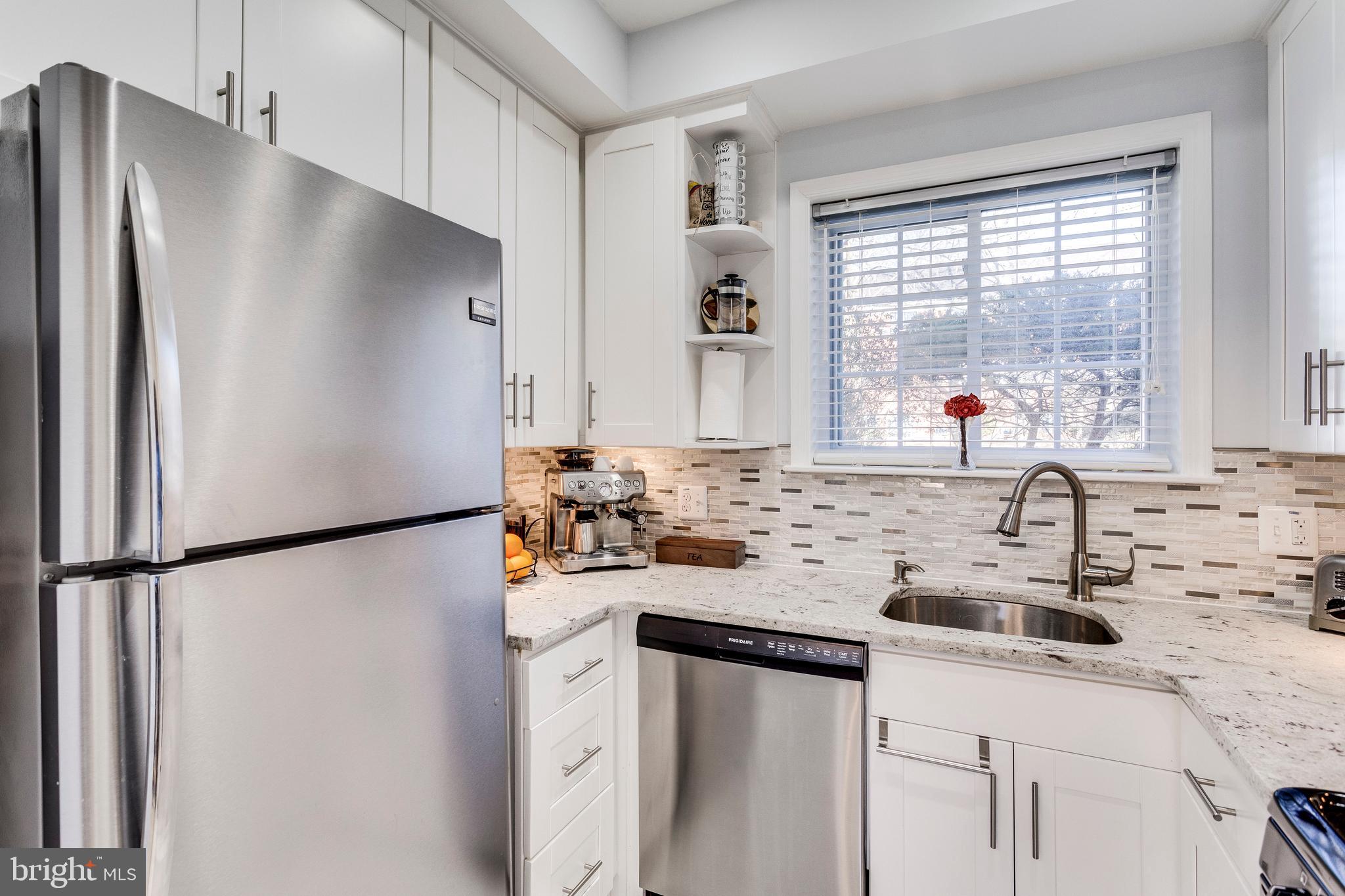 3234 Gunston Road Alexandria, VA 22302 - Photo 10 of 17 Kitchen