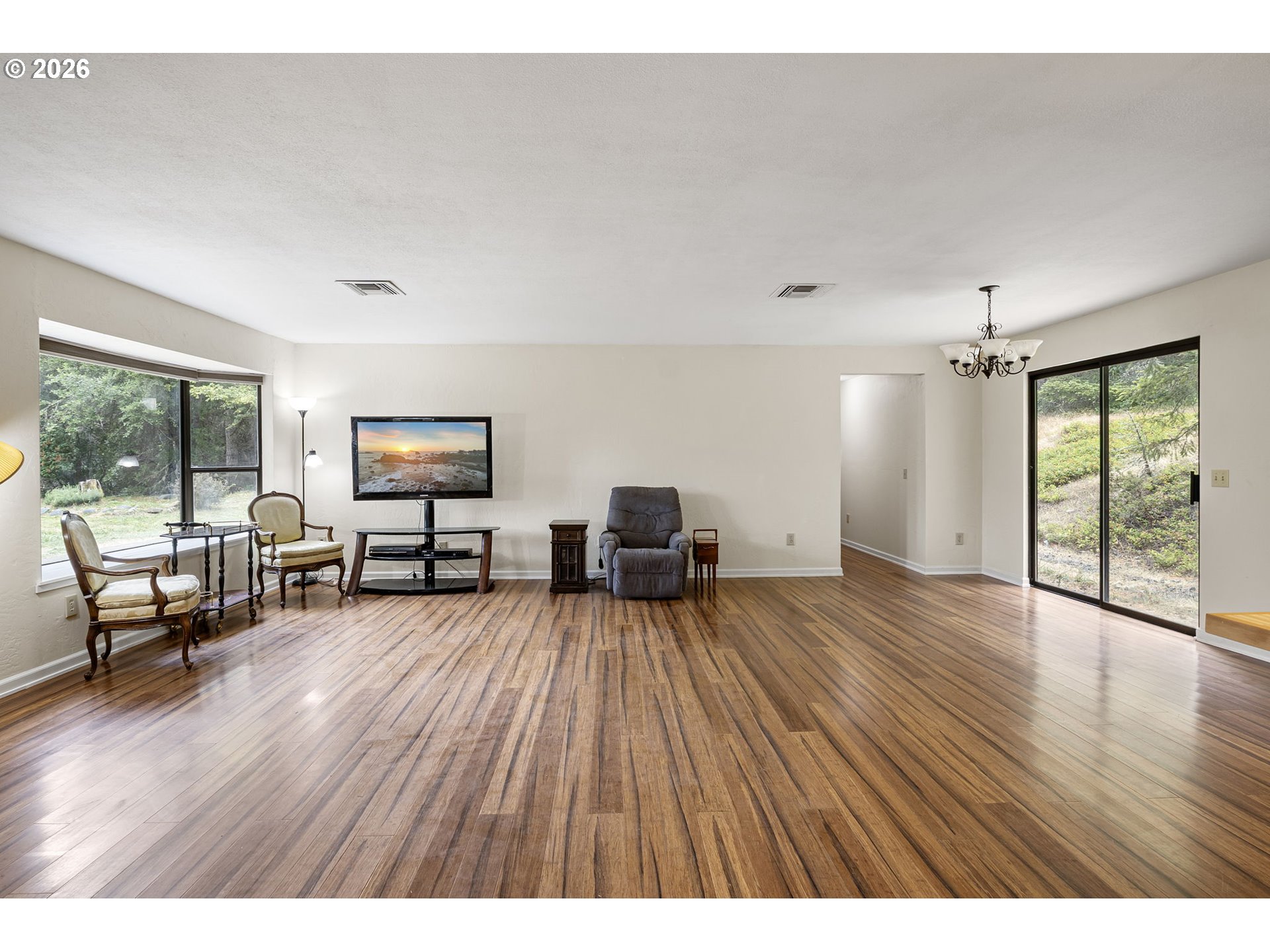 296 Mobley Drive Azalea, OR 97410 - Photo 13 of 48