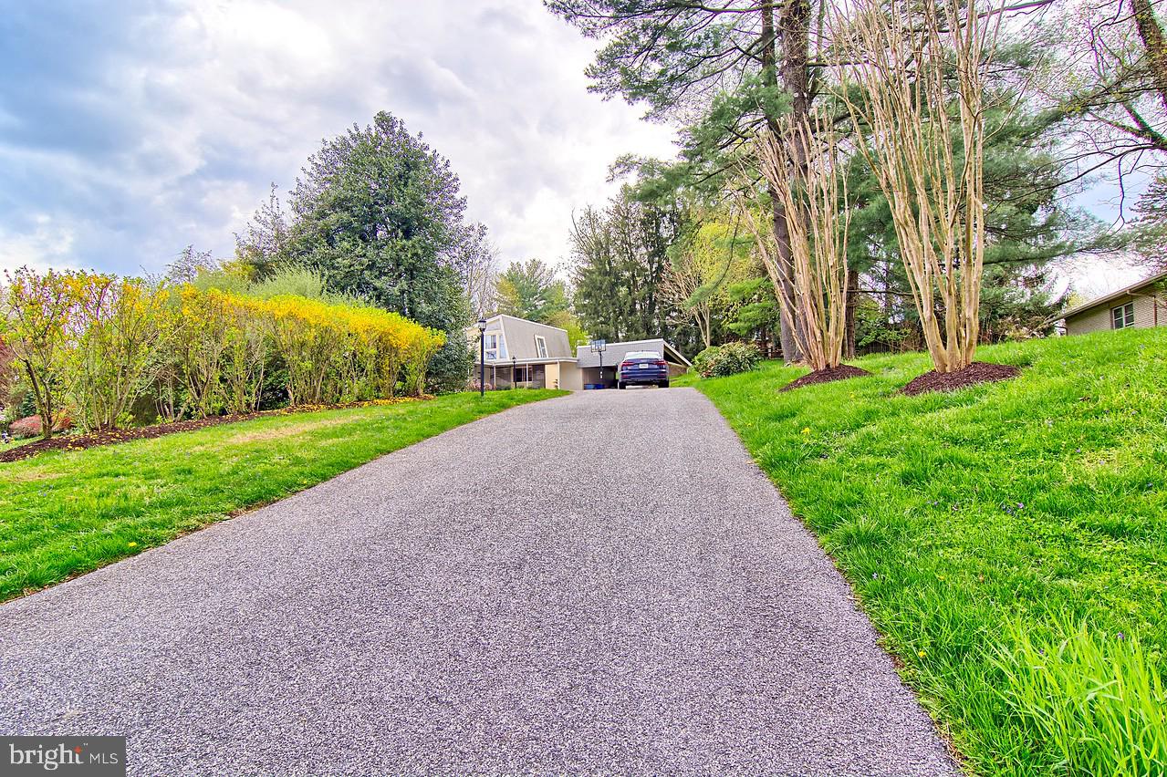 Long Driveway for privacy, with plenty of Parking