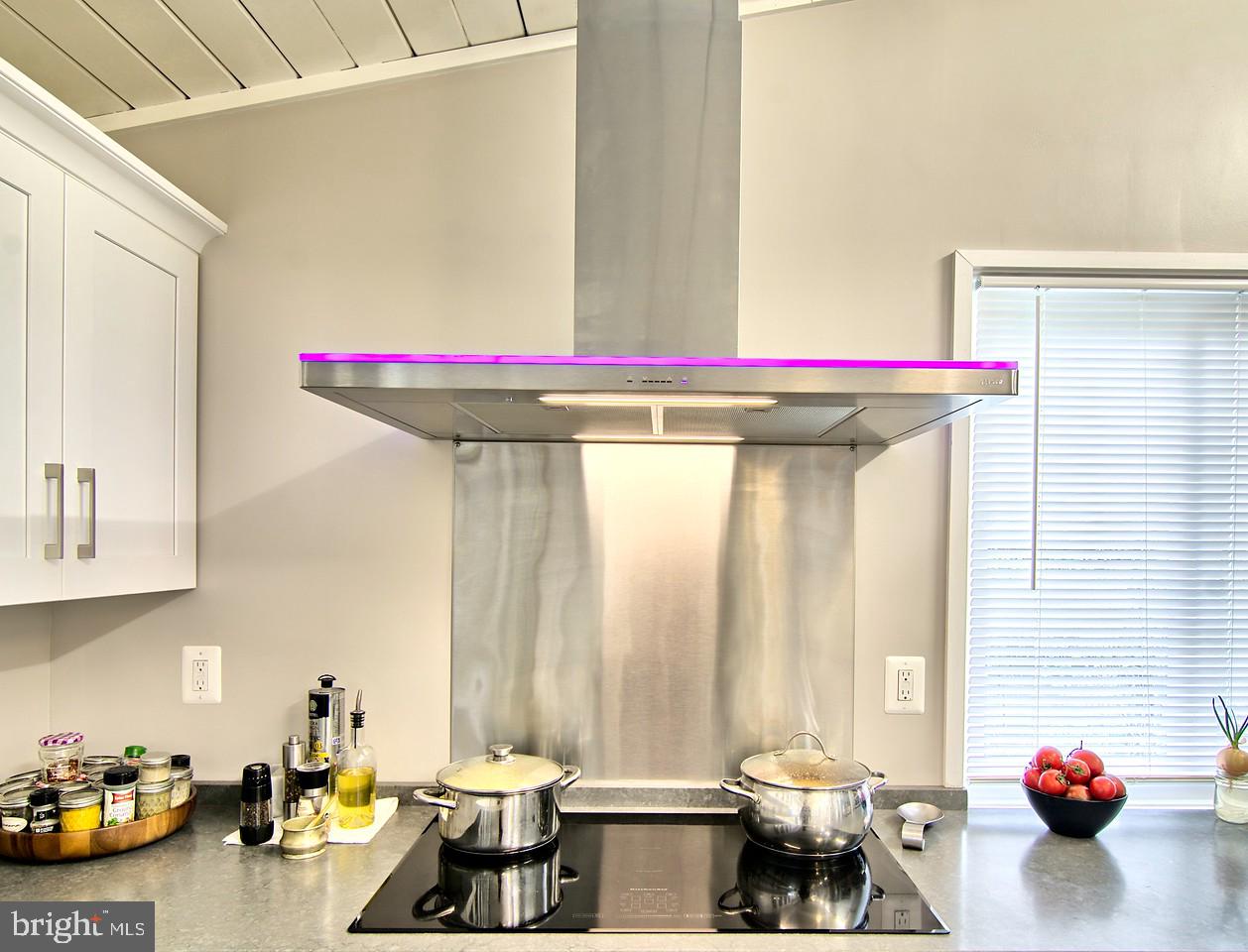 3403 Birch Hollow Road Baltimore, MD 21208 - Photo 15 of 39 Modern Range Hood
