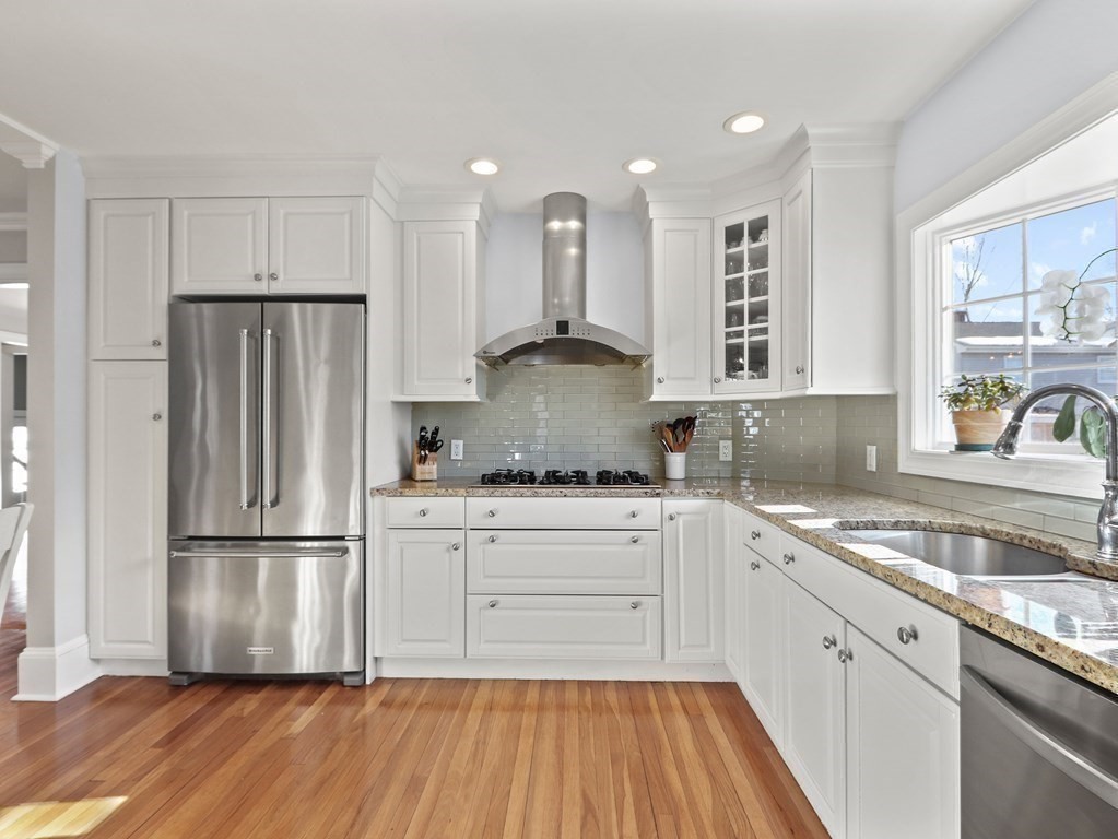 5 Hardy Road Wellesley, MA 02482 - Photo 4 of 30