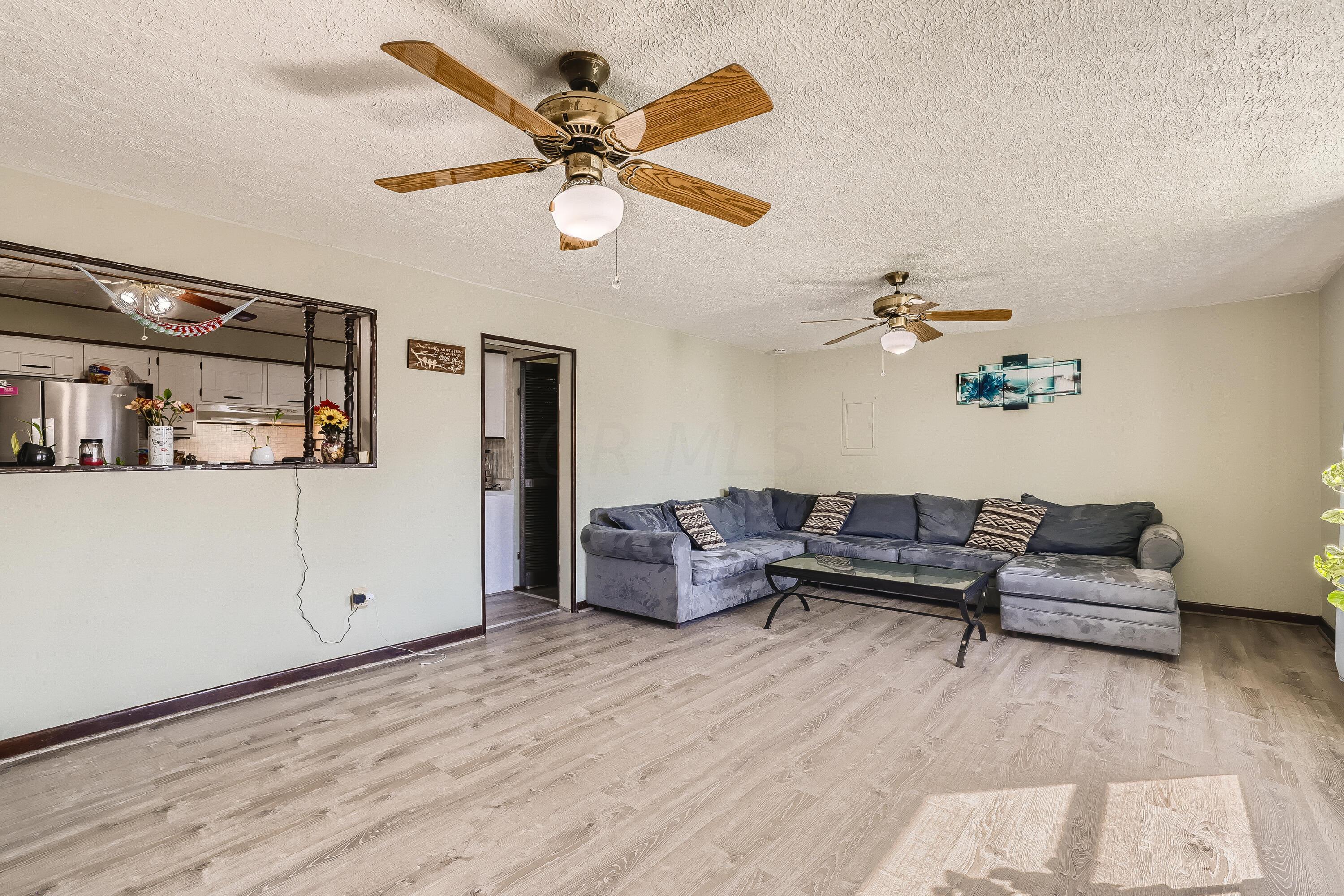 1851 Fleming Road Columbus, OH 43232 - Photo 5 of 27 07 Living Room