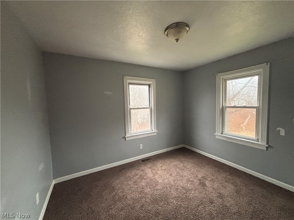 4301 Steubenville Road Southeast Amsterdam, OH 43903 - Photo 12 of 27 carpet