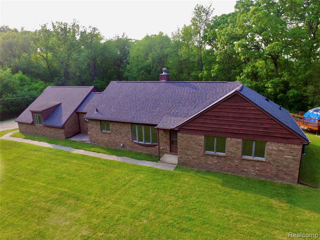 15640 Graves Road Pinckney, MI 48169 - Photo 3 of 60