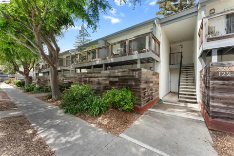 $260,000 | 4081 Clayton Road, Unit 221, Concord, CA 94521