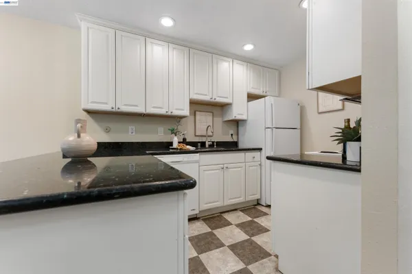 $260,000 | 4081 Clayton Road, Unit 221, Concord, CA 94521