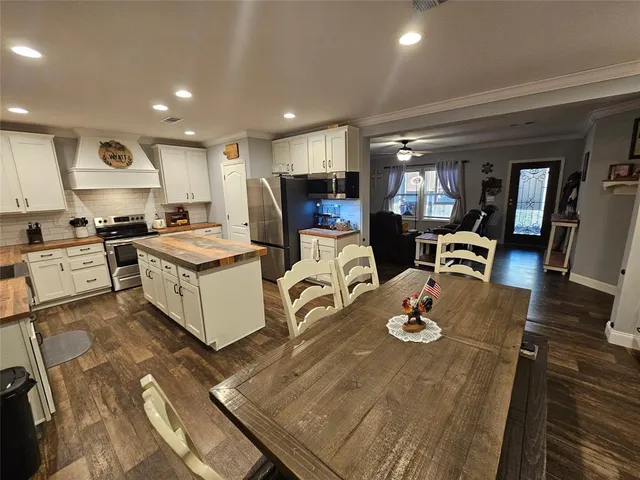 $300,000 | 220 Pr 5374 Groesbeck Tx 76642, Groesbeck, TX 76642