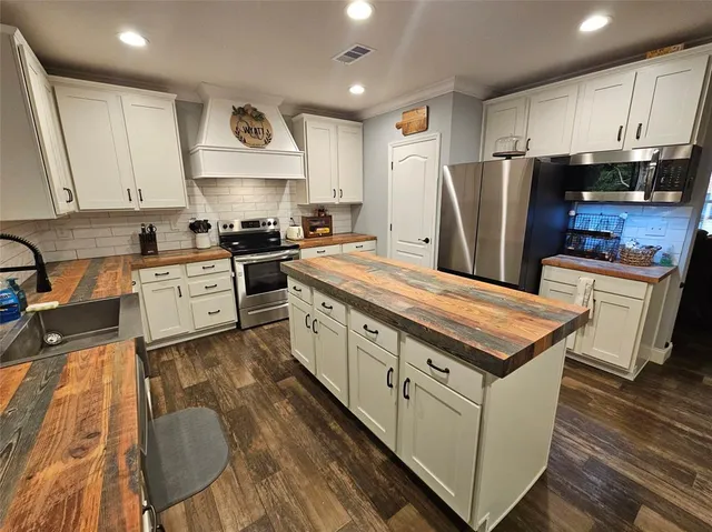 $300,000 | 220 Pr 5374 Groesbeck Tx 76642, Groesbeck, TX 76642