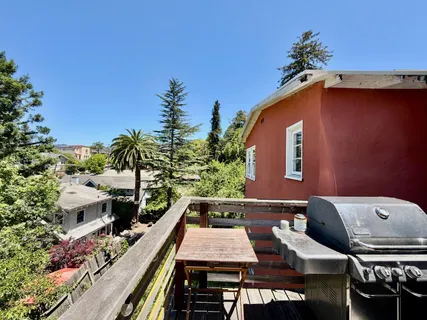 $700,000 | 1035-1037 Warfield Avenue, Oakland, CA 94610