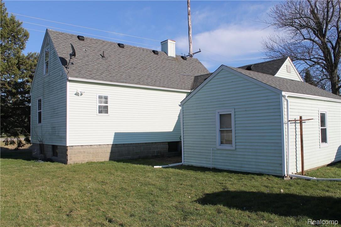 4336 Belsay Road Burton, MI 48519 - Photo 4 of 14 IMG_9869.JPG