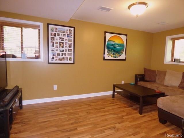 9085 Evergreen Road Brighton, MI 48116 - Photo 10 of 25 (10)Family Room.jpg