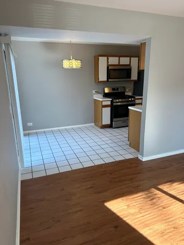 $2,100 | 710 Whitesail Drive, Schaumburg, IL 60194