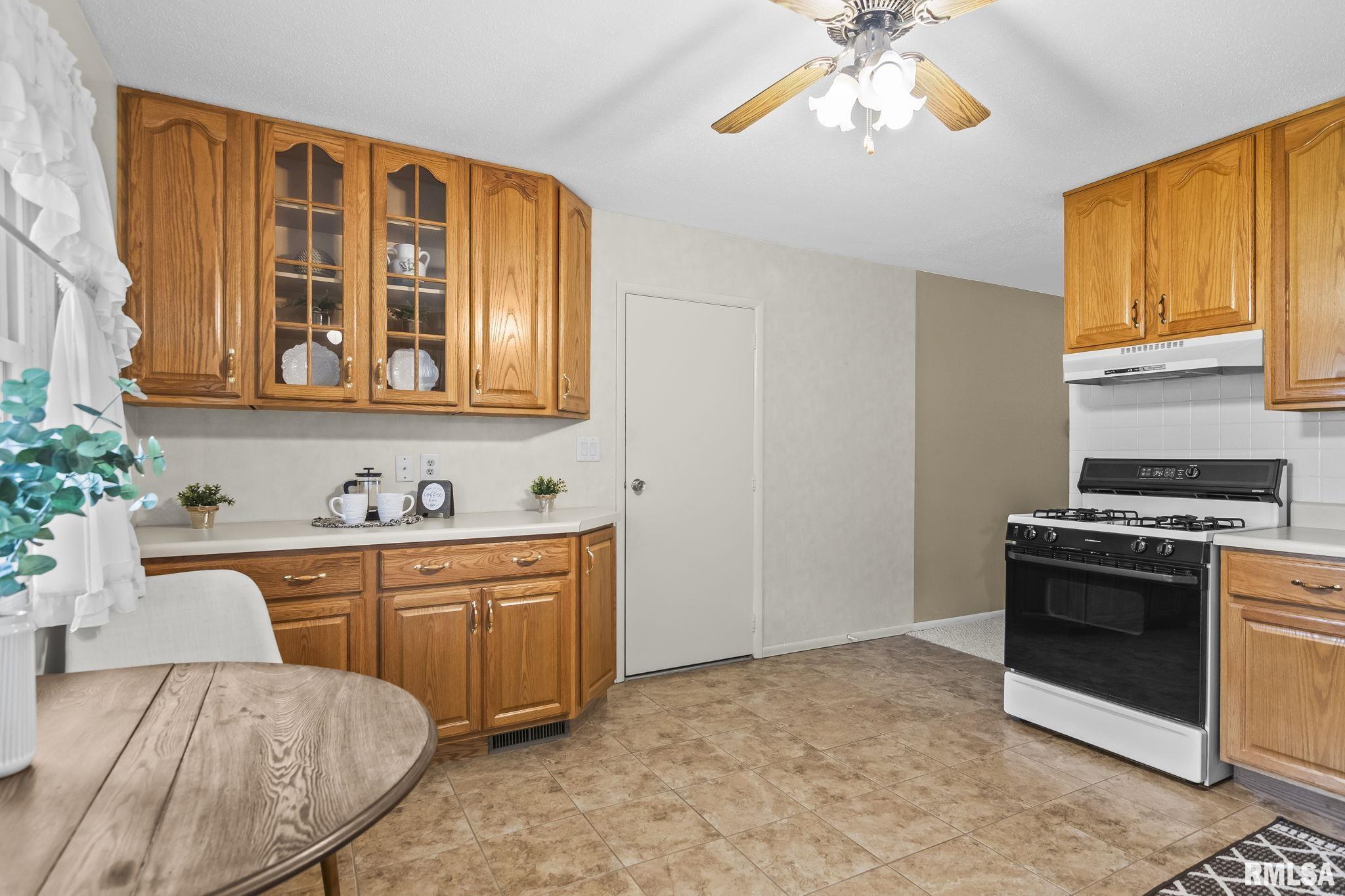 49 Westminster Road Chatham, IL 62629 - Photo 8 of 31