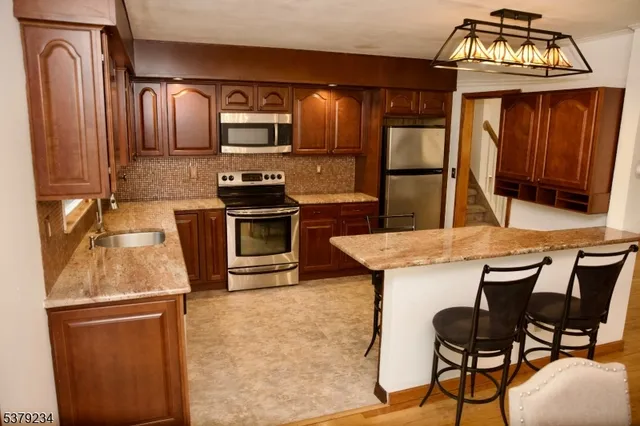 $824,900 | 29 Beach Street, East Hanover, NJ 07936