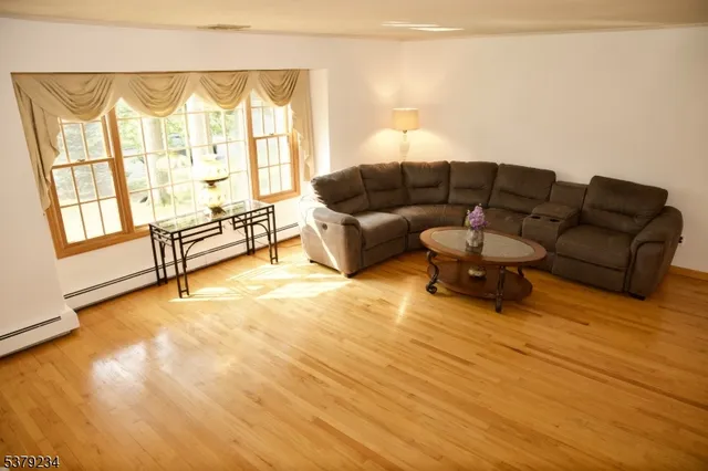 $824,900 | 29 Beach Street, East Hanover, NJ 07936