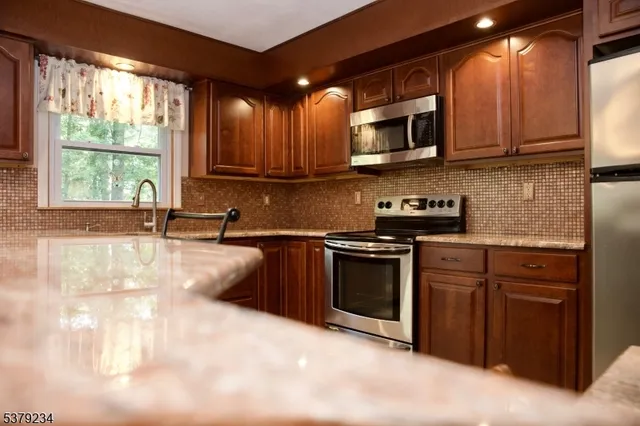 $824,900 | 29 Beach Street, East Hanover, NJ 07936