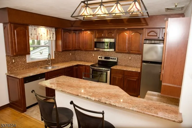 $824,900 | 29 Beach Street, East Hanover, NJ 07936