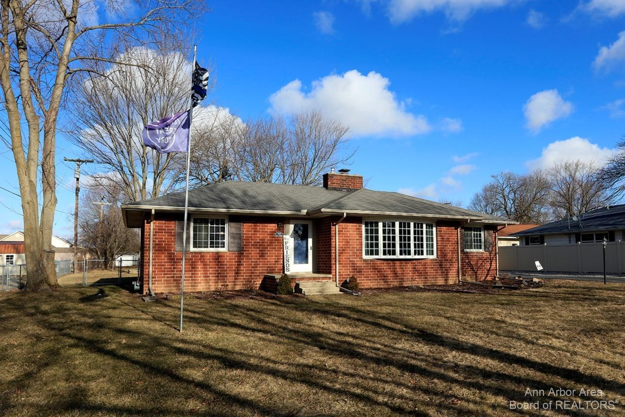 588 Riley Street Dundee, MI 48131 - Photo 3 of 40 Photo 3